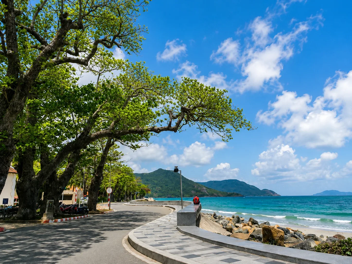 Seafront road in Con Dao