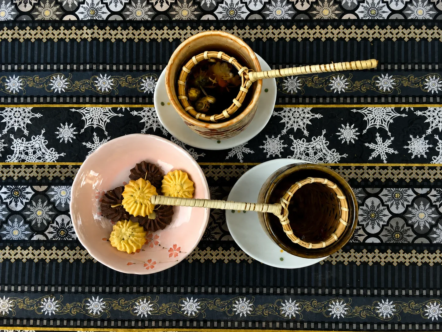 Vietnamese tea and cookies